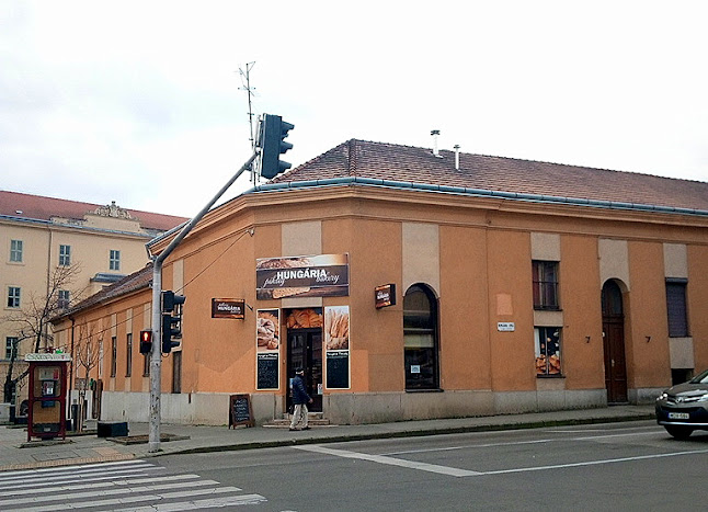 Opinii despre Hungária Pékség în Pécs - Vendéglátás