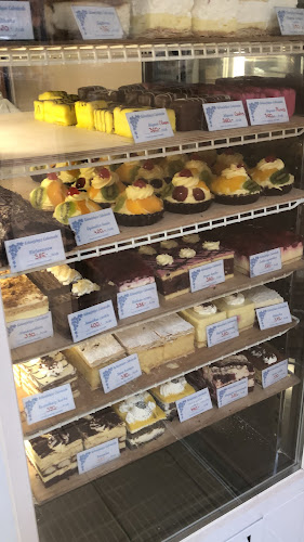 Opinii despre Kéknefelejcs cukrászda în Gyula - Vendéglátás