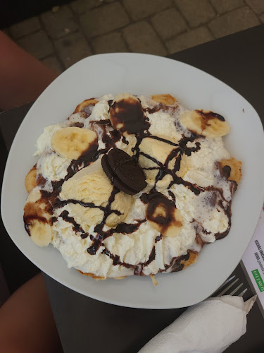 Kockás Streetbar - Cocktails - Cafe - Music - Vendéglátás