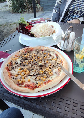 Opinii despre Red Devils Pub & Pizzéria în Csemő - Vendéglátás