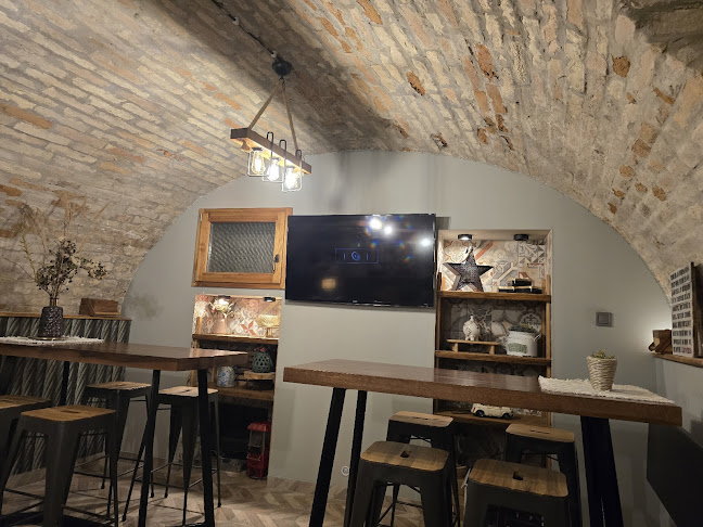 Győr, Arany János u. 11, 9021