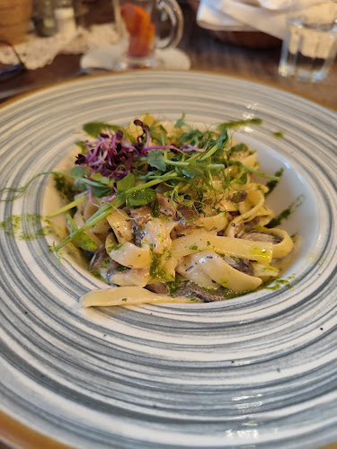 Opinii despre Klauzál Café & Restaurant în Budapest - Vendéglátás