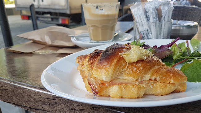 Comentarii opinii despre Amber's Bakery & Cafe