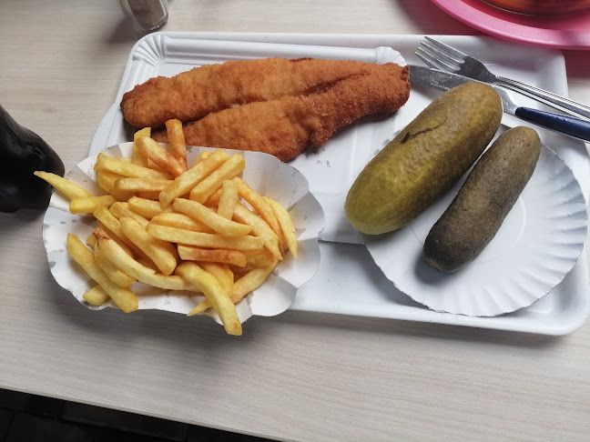 Comentarii opinii despre Halas Karcsi Büféje ( Best fish place at Balaton)