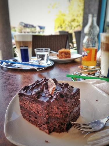 Opinii despre Azzurro kávézó în Keszthely - Vendéglátás