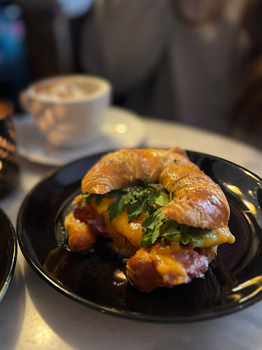 Comentarii opinii despre Rojt és Bojt Kávéskuckó