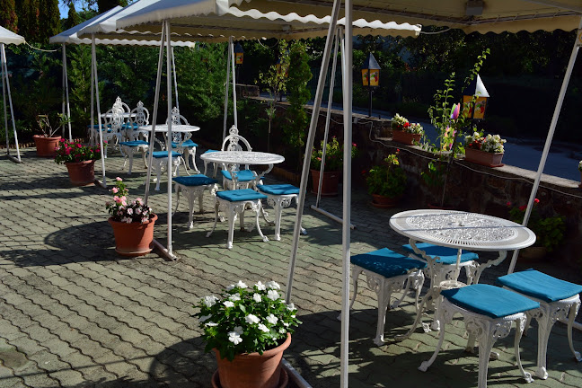 Opinii despre Zsiráf Cukrászda în Balatonszepezd - Vendéglátás