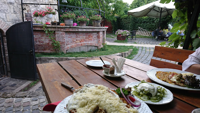 Borköltők Társasága Pince Étterem - Budapest