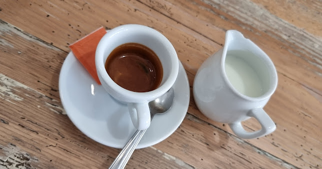 Pizza, Kávé, Világbéke