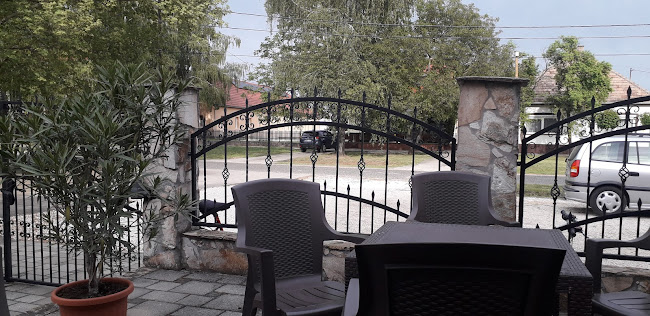 K&K Cukrászda - Vendéglátás