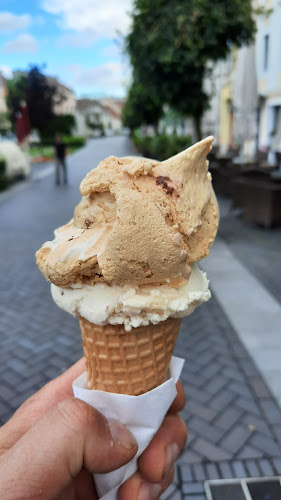 Viktória Fagyizó És Kávézó - Sopron
