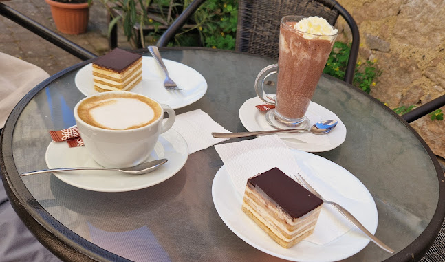 Opinii despre Rozika Kávézó, Sütiző în Noszvaj - Vendéglátás