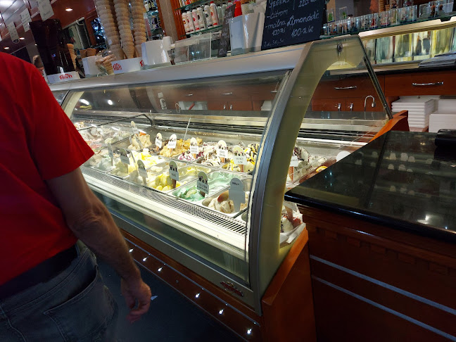 Opinii despre Bianco Nero cukrászda în Soltvadkert - Vendéglátás