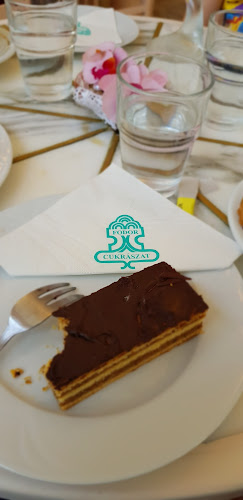 Kecskemét, Szabadság tér 1/2, 6000