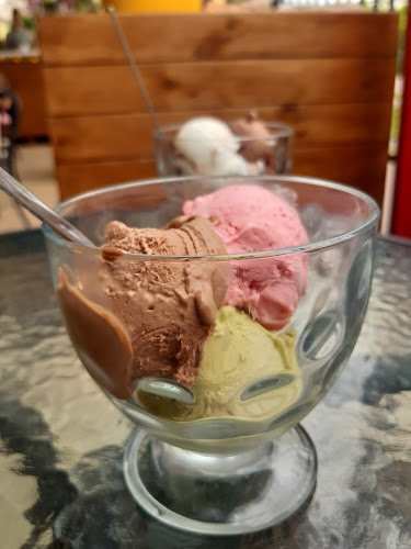 Mesi Cukrászda - Vendéglátás