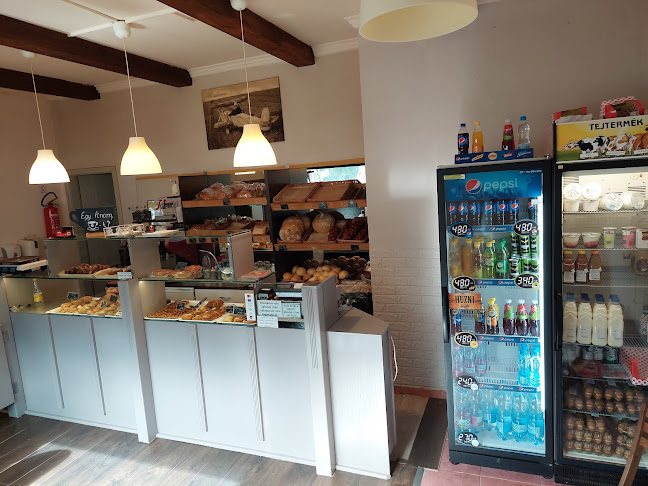 Opinii despre Pékség Kávézó Reggeliző în Bicske - Vendéglátás