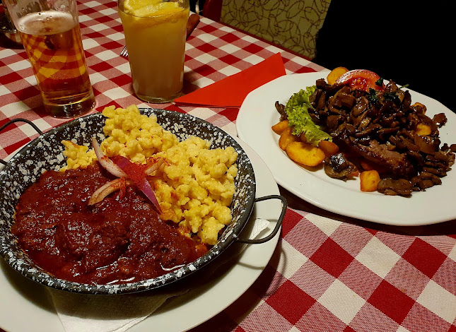 Budapest, Hold u. 15, 1054