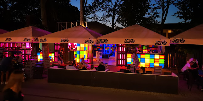 Opinii despre Kockás Streetbar - Cocktails - Cafe - Music în Siófok - Vendéglátás