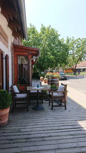 Opinii despre Harmat Cukrászda în Villány - Vendéglátás