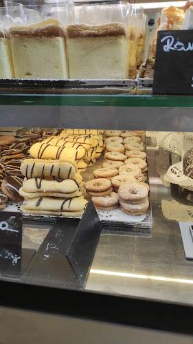 Wolf Pékség és Cukrászda - Vendéglátás