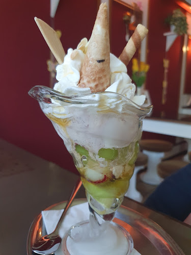 Benedettó Fagylaltozó, Kávézó