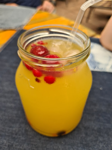 Comentarii opinii despre Komédiás Étterem