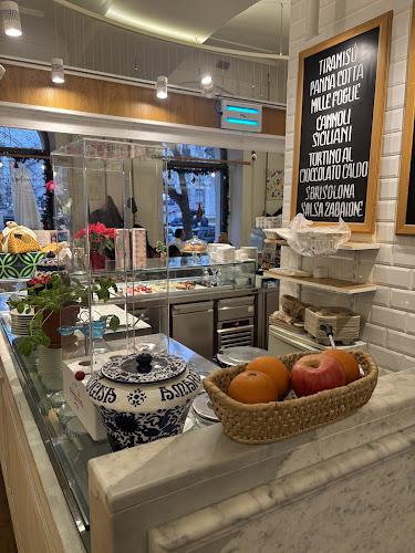 Budapest, Szent István tér 12, 1051