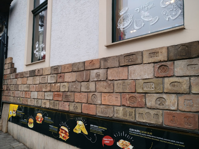 Pesti Pipi Kolosy - Budapest