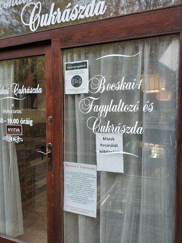Opinii despre Bocskai fagylaltozó és cukrászda în Vác - Vendéglátás