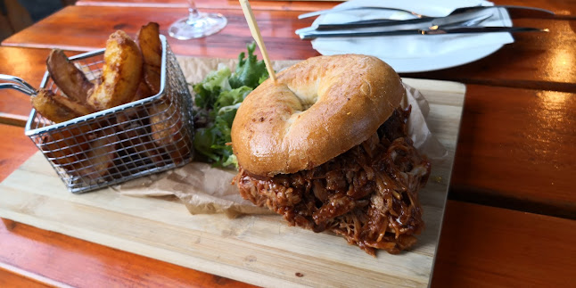 Borbarátok Étterem és Vendégház