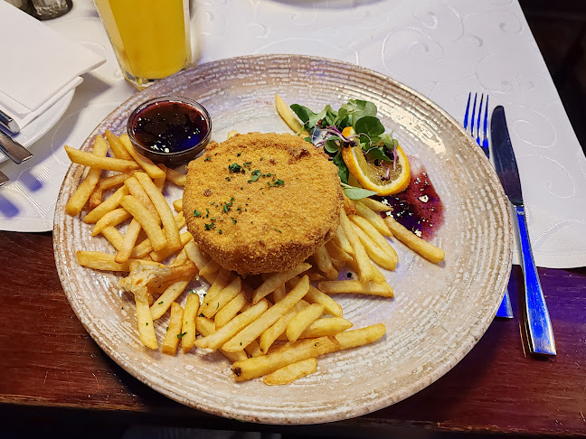 Opinii despre Kalóz Fregatt în Tata - Vendéglátás