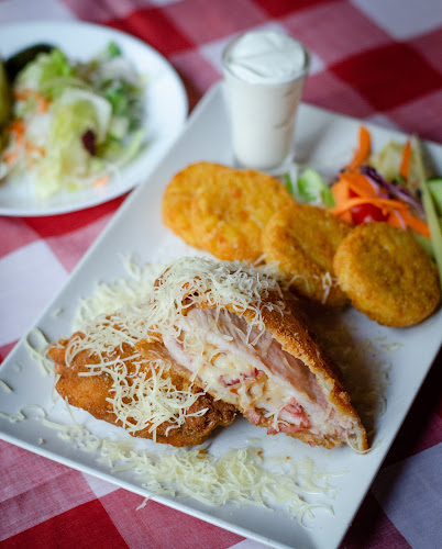 Opinii despre Múzeumkert Vendéglő és Panzió în Sátoraljaújhely - Vendéglátás