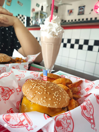 Opinii despre Hot City Diner în Miskolc - Vendéglátás