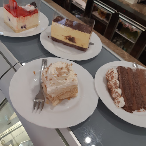 Opinii despre Tácsik Pékség-Cukrászda în Pilisvörösvár - Vendéglátás