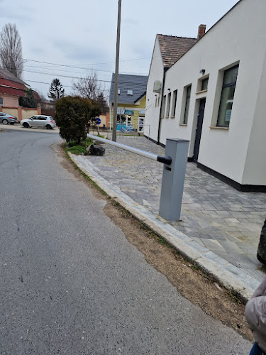 Komárom, Kelemen László u. 7, 2900