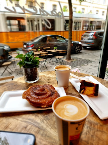 Opinii despre Bageri Pekseg în Budapest - Vendéglátás