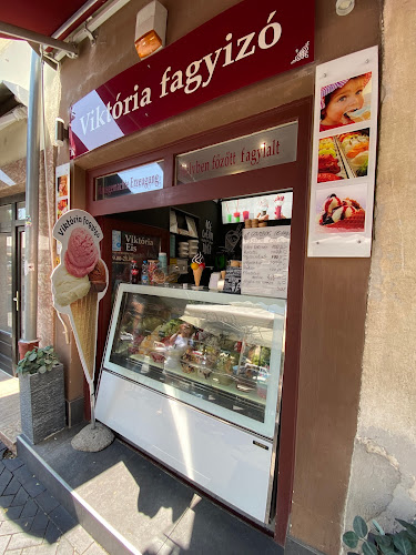 Opinii despre Viktória Fagyizó És Kávézó în Sopron - Vendéglátás