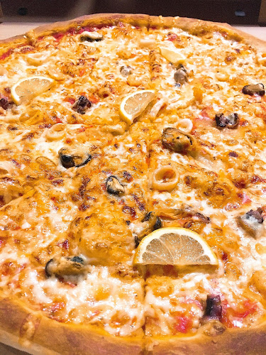 Hotel Pellikán Gösser Söröző,Pizzéria - Vendéglátás