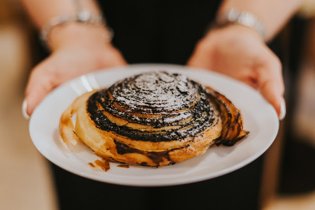 Opinii despre Antique Cafe & Tea în Szeged - Vendéglátás