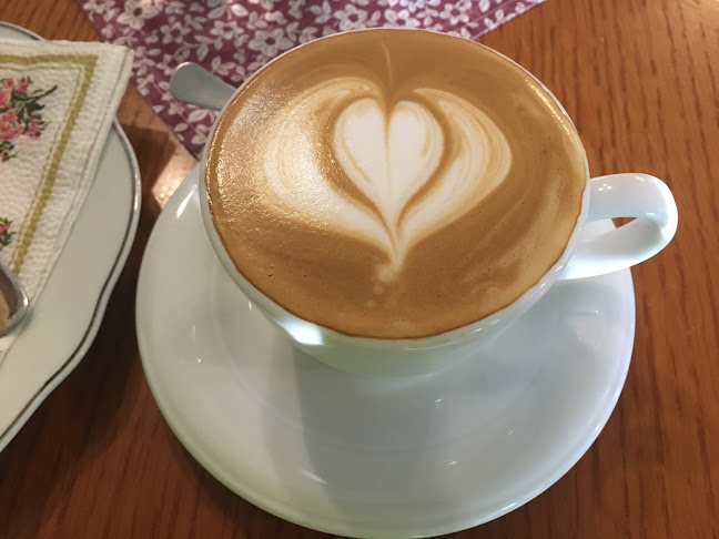 Kedves Cukrászda és Reggeliző - Vendéglátás