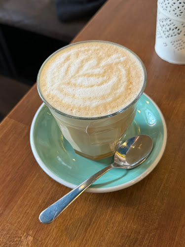 Opinii despre LYR Speciality Coffee and Food în Pécs - Vendéglátás