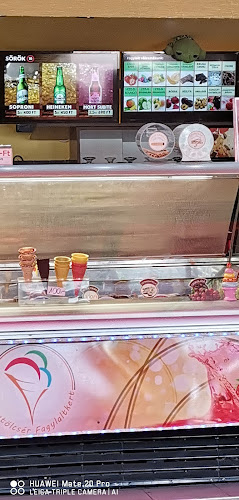 Aranytölcsér Fagylaltkert és Kávézó - Siófok