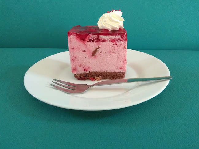 Comentarii opinii despre Tácsik Pékség-Cukrászda