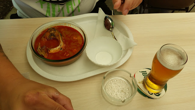 Comentarii opinii despre Halas Karcsi Büféje ( Best fish place at Balaton)