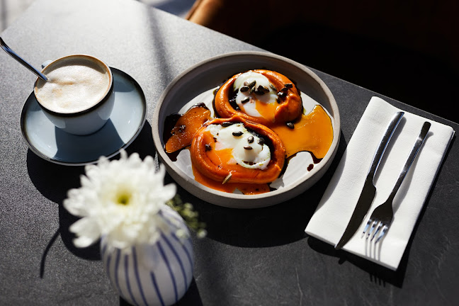 Opinii despre Völgyhíd Kávézó în Kőröshegy - Vendéglátás