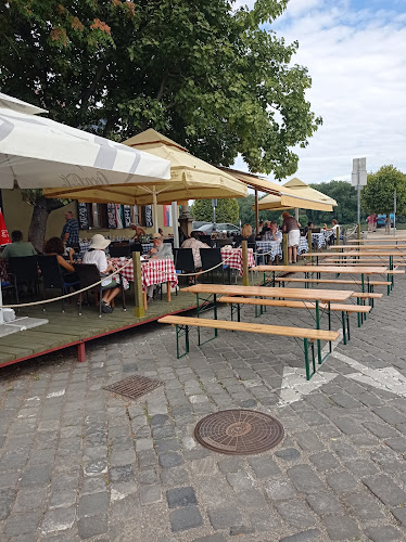 Szentendre, Duna korzó 6, 2000