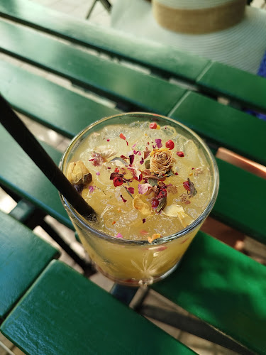 Csendes Társ - WineBar & Garden