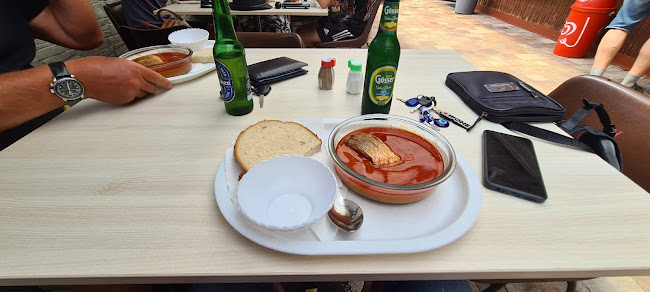 Opinii despre Halas Karcsi Büféje ( Best fish place at Balaton) în Zamárdi - Vendéglátás