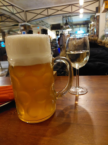 Opinii despre SEMMI EXTRA és egy kis KERT în Budapest - Vendéglátás