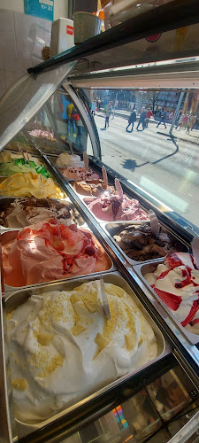 Opinii despre Napsugár Fagyizó în Budapest - Vendéglátás